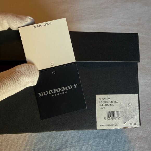 Burberry Nova Check Flip Flops and Plastic Swim Bag - Picture 9 of 12